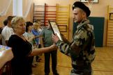 В.И.Свиридова вручает грамоты В.И.Свиридова вручает грамоты
