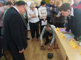 А.Богдан представляет робота, управляемого жестами (II место) А.Богдан представляет робота, управляемого жестами (II место)