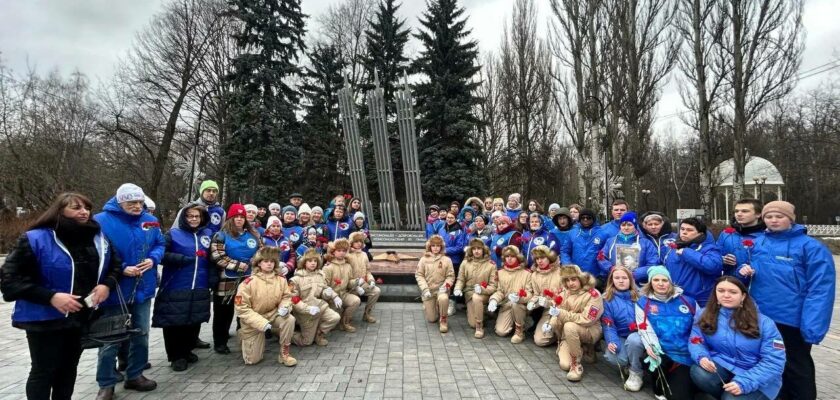 Волонтеры Колледжа связи №54 почтили память героев Сталинградской битвы