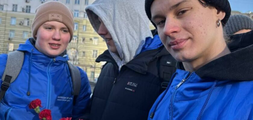 Волонтёры Колледжа связи № 54 приняли участие в городской патриотической акции «Память поколений».