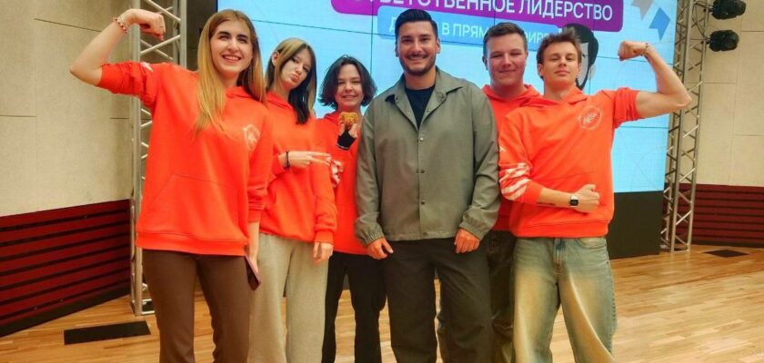 Вдохновение онлайн: встреча волонтёров колледжа связи №54 с блогером-миллионником Андреем Федотовым