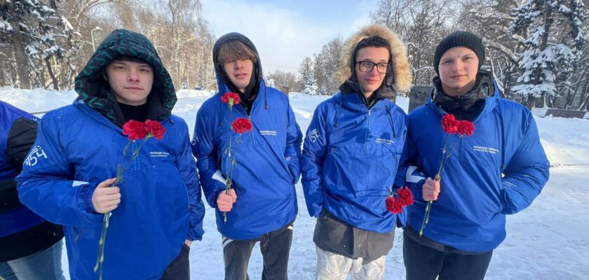 Волонтеры Колледжа связи №54 почтили память героев Сталинградской битвы.