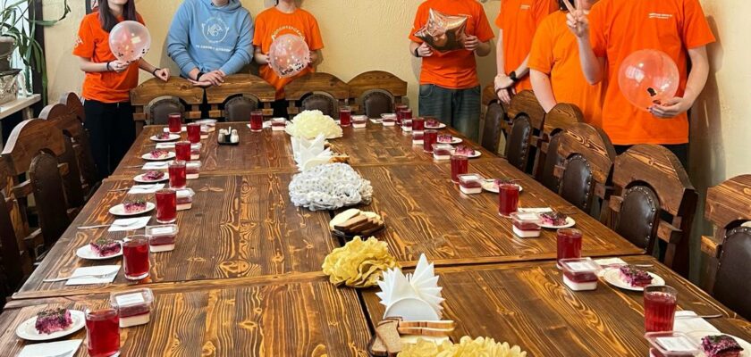 Волонтёры Колледжа связи №54 подарили радость и тепло пожилым людям